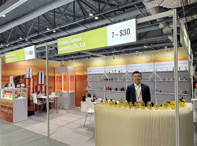 Davetlisiniz — Hong Kong'da Canlı Yayındayız